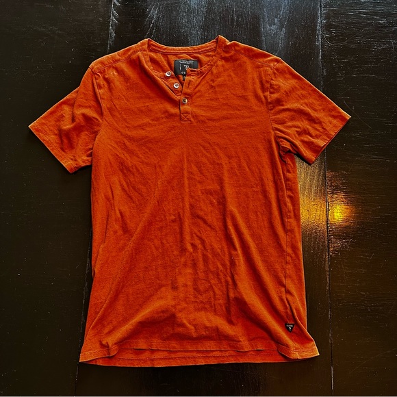 Guess XS Orange and Black Speced T-Shirt Dressy Buttons - Picture 1 of 7
